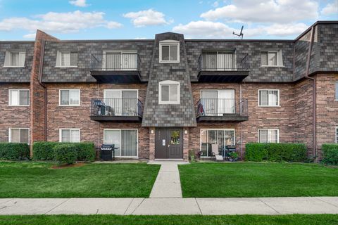 Photo of 9381 BAY COLONY Drive #1N, Des Plaines, IL 60016 (MLS # 12479614)