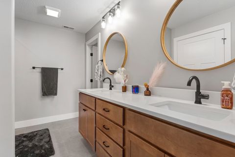 Tiny photo for 103 Wildflower Point, Heyworth, IL 61745 (MLS # 12508596)