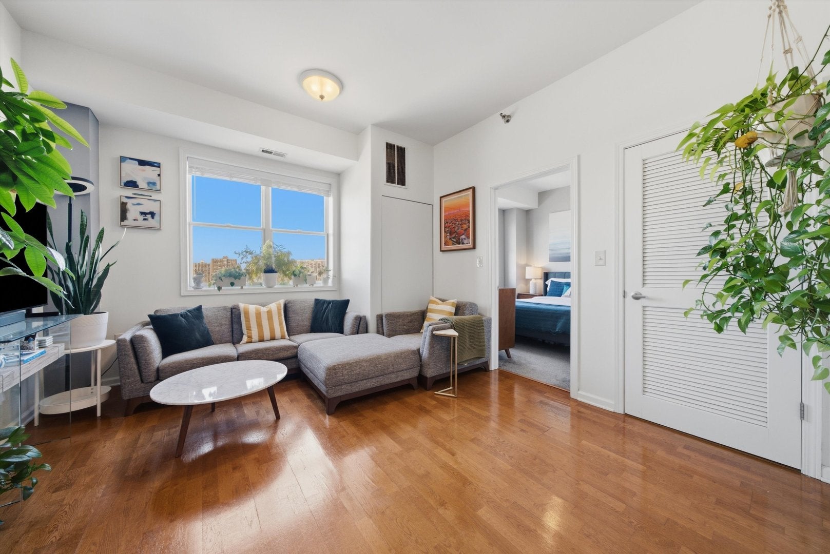 828 W Grace Street 1206