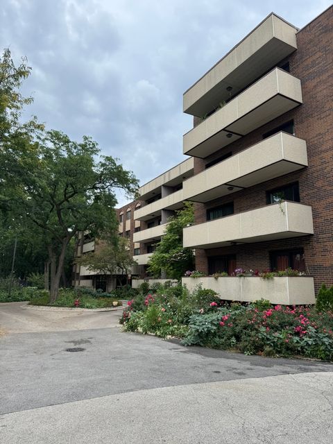 Photo of 9244 Gross Point Road #103, Skokie, IL 60077 (MLS # 12477708)