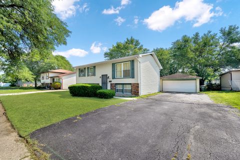 Photo of 17303 Appletree Drive, Hazel Crest, IL 60429 (MLS # 12433007)