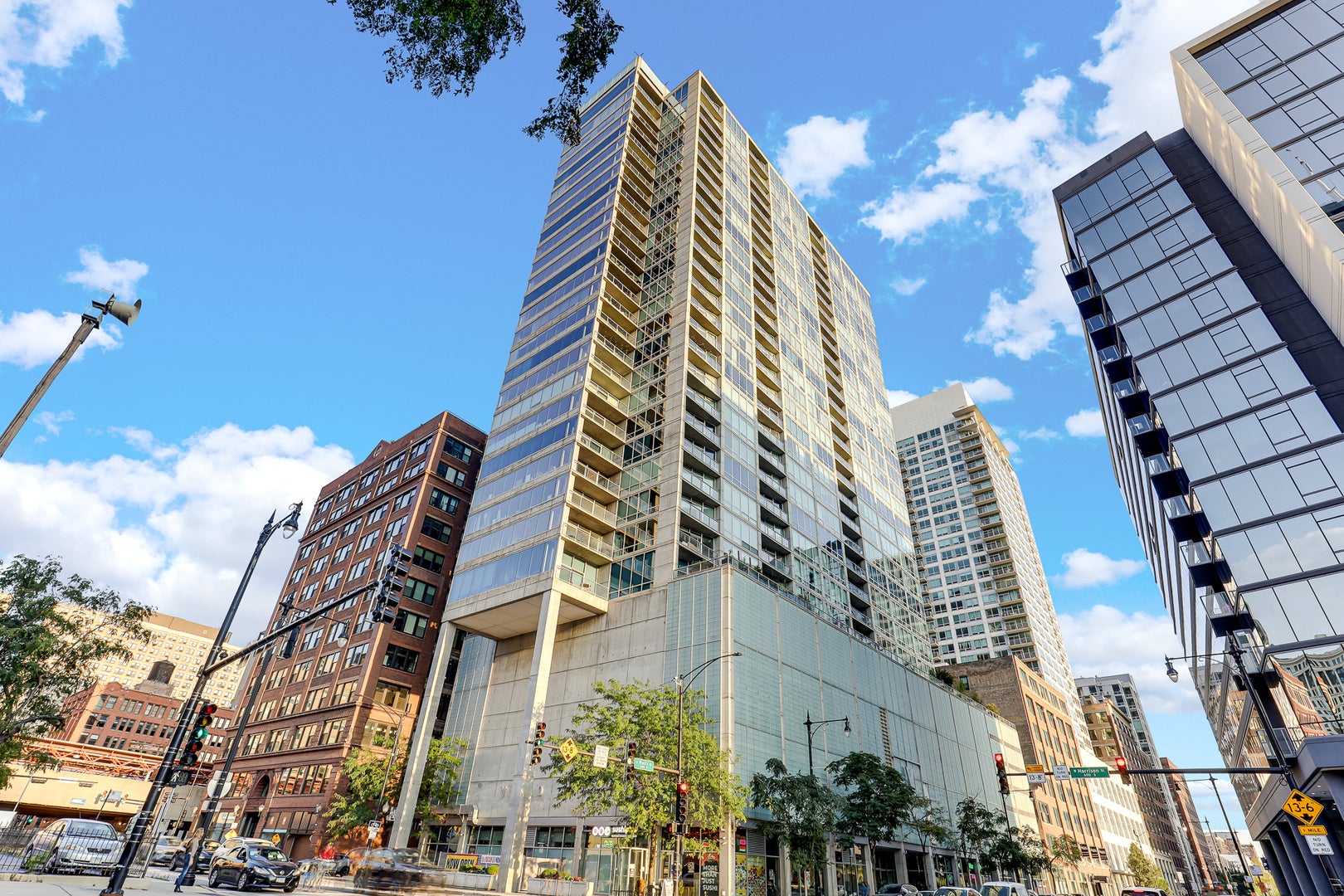 611 S Wells Street 908