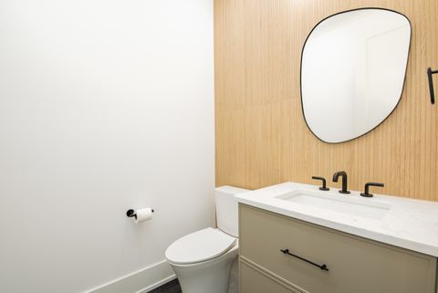 Tiny photo for 1410 W Laverne Avenue, Park Ridge, IL 60068 (MLS # 12568365)