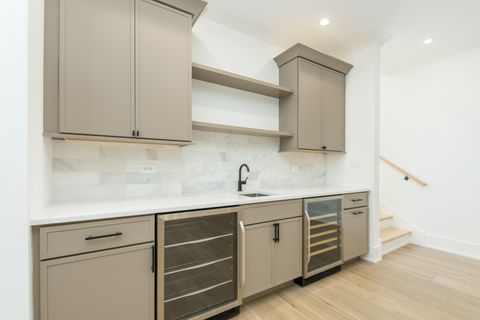 Tiny photo for 1410 W Laverne Avenue, Park Ridge, IL 60068 (MLS # 12568365)