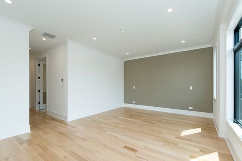 Tiny photo for 1410 W Laverne Avenue, Park Ridge, IL 60068 (MLS # 12568365)