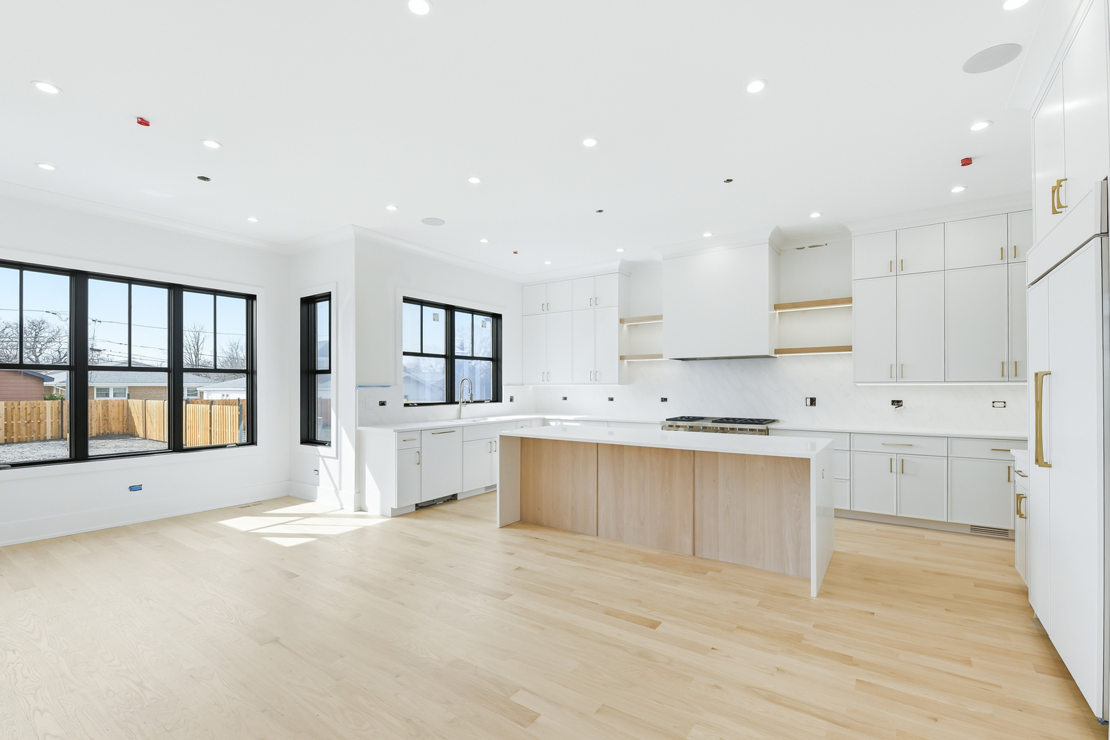 1410 W Laverne Avenue