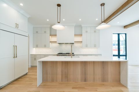 Tiny photo for 1410 W Laverne Avenue, Park Ridge, IL 60068 (MLS # 12568365)