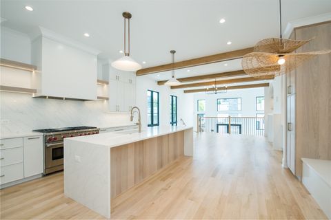 Tiny photo for 1410 W Laverne Avenue, Park Ridge, IL 60068 (MLS # 12568365)