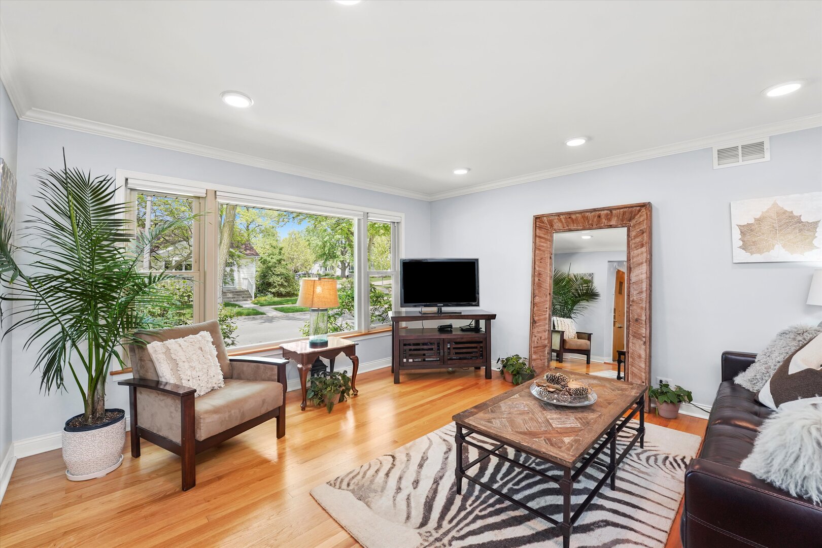728 S Hillside Avenue