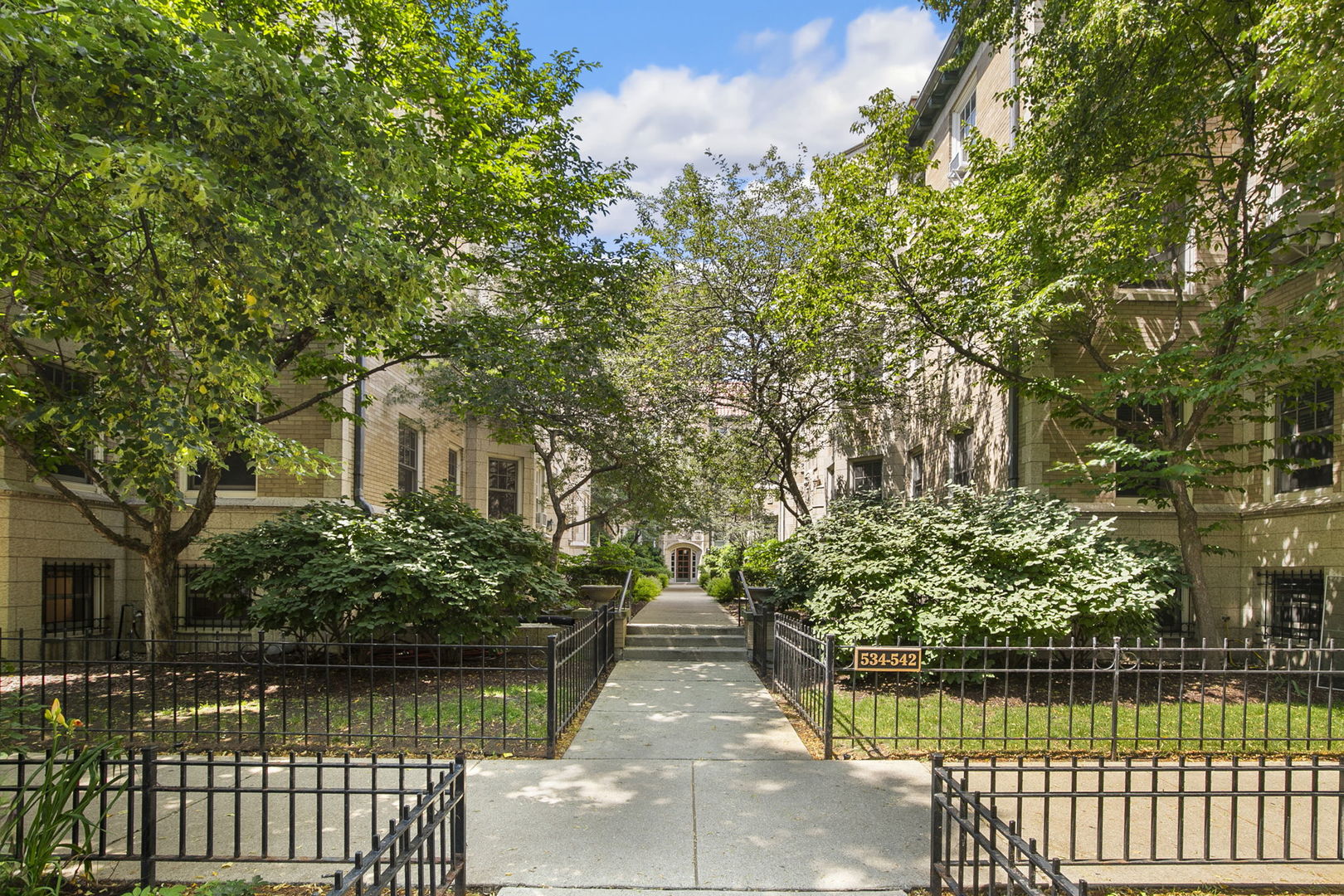 542 W Brompton Avenue 1S