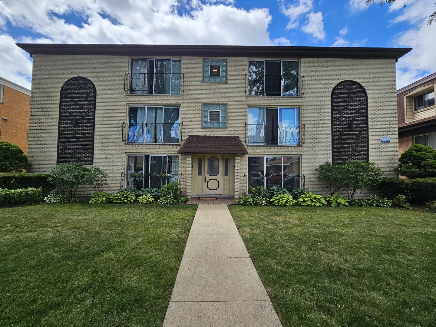 View Des Plaines, IL 60016 condo