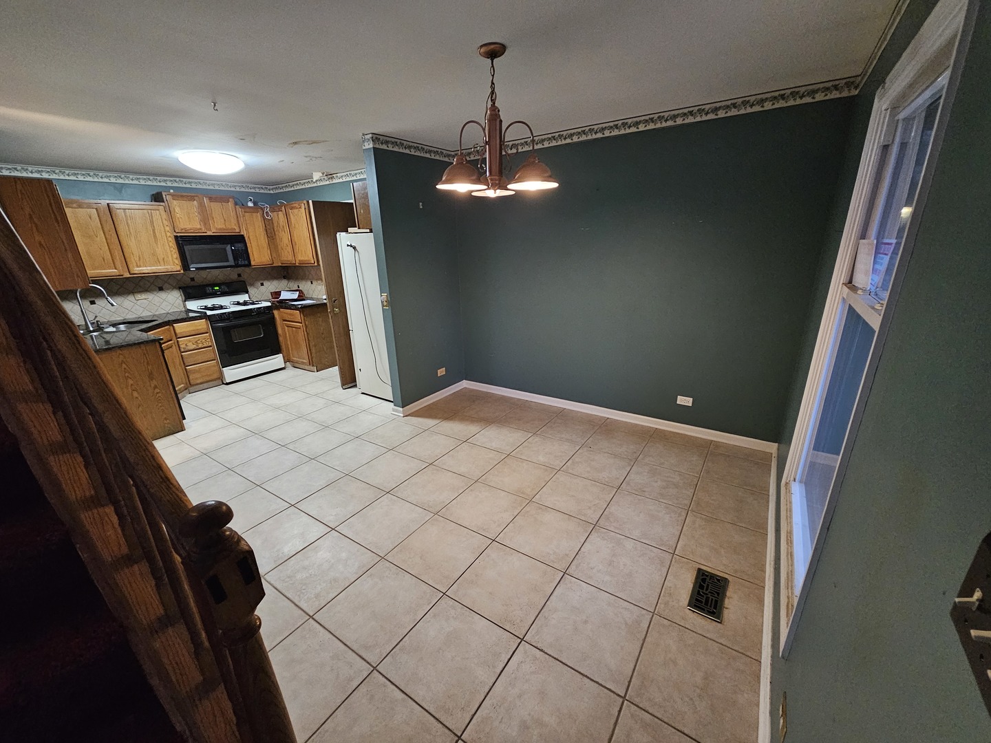 2543 College Hill Circle