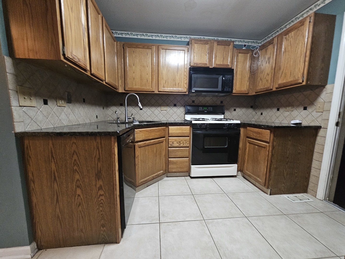 2543 College Hill Circle