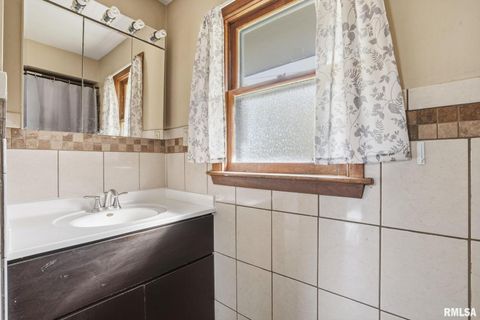 Tiny photo for 6209 FAIR Avenue, Davenport, IA 52806 (MLS # QC4269758)