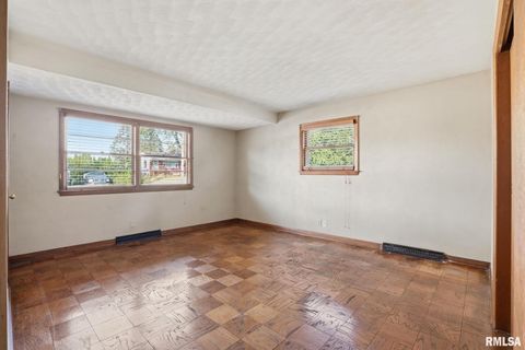 Tiny photo for 6209 FAIR Avenue, Davenport, IA 52806 (MLS # QC4269758)