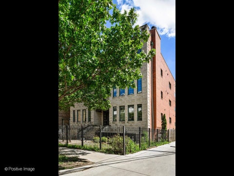 Tiny photo for 825 W Eastwood Avenue #3E, Chicago, IL 60640 (MLS # 12676733)