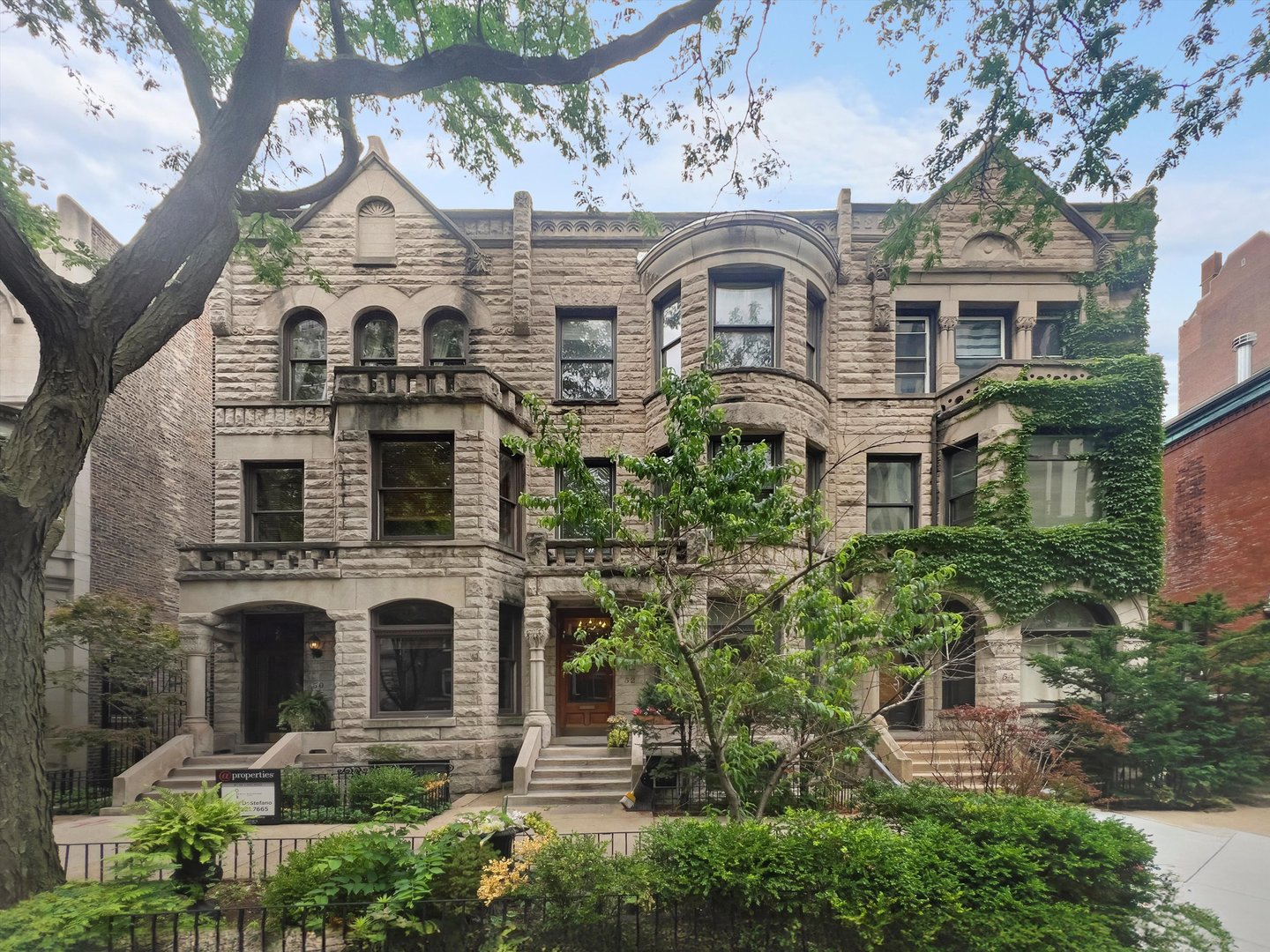 View Chicago, IL 60611 house