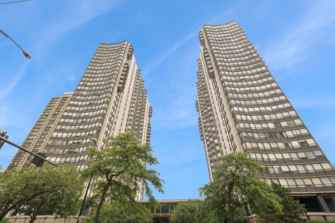 Photo of 5701 N Sheridan Road #17E, Chicago, IL 60660 (MLS # 12427628)