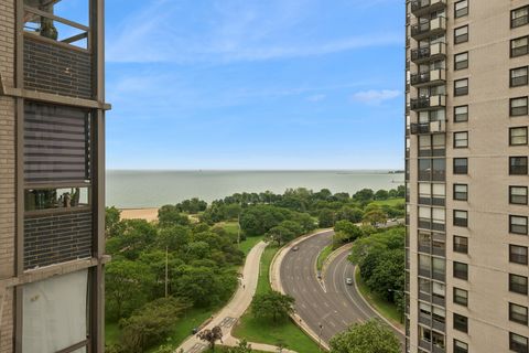 Tiny photo for 5701 N Sheridan Road #17E, Chicago, IL 60660 (MLS # 12427628)