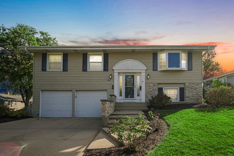 Photo of 2S111 Churchill Lane, Glen Ellyn, IL 60137 (MLS # 12511070)