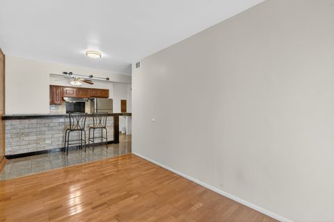 Tiny photo for 5901 N Sheridan Road #7G, Chicago, IL 60660 (MLS # 12612719)