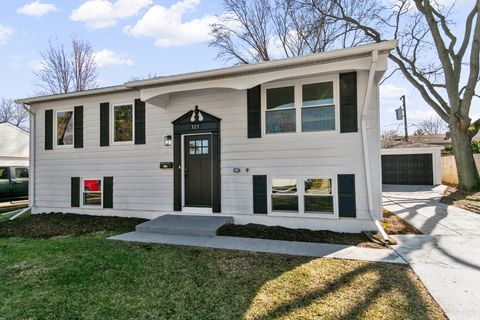 Tiny photo for 323 Mark Avenue, Glendale Heights, IL 60139 (MLS # 12583058)