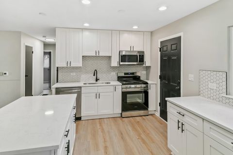 Tiny photo for 323 Mark Avenue, Glendale Heights, IL 60139 (MLS # 12583058)