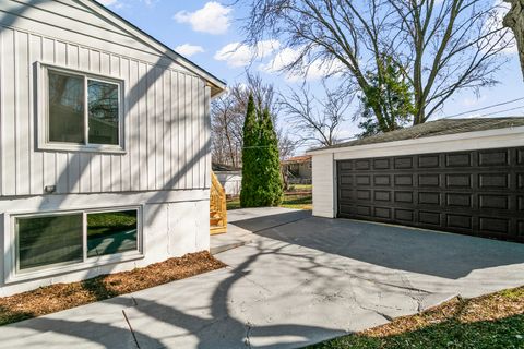 Tiny photo for 323 Mark Avenue, Glendale Heights, IL 60139 (MLS # 12583058)