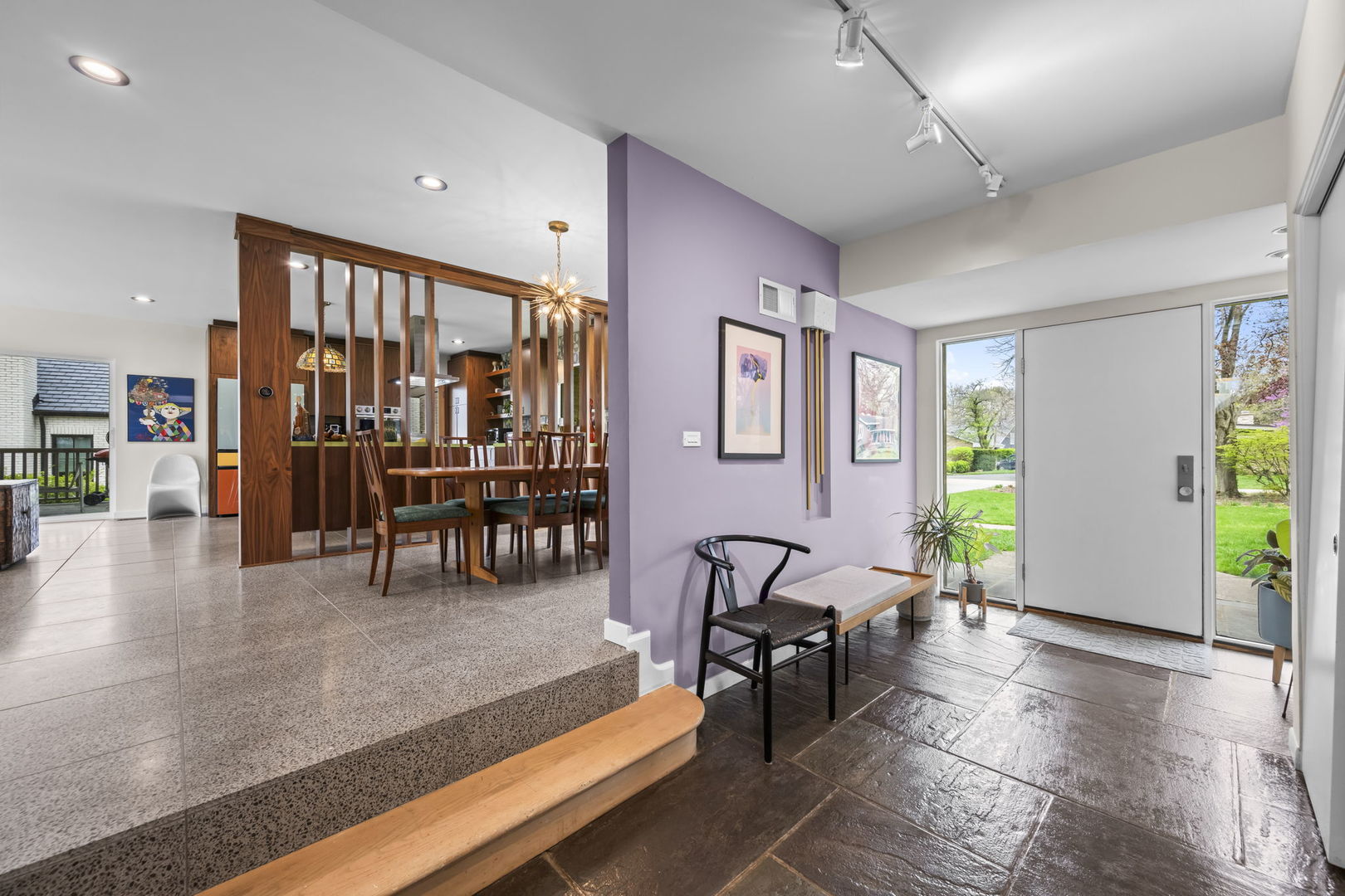 87 Ravinoaks Lane