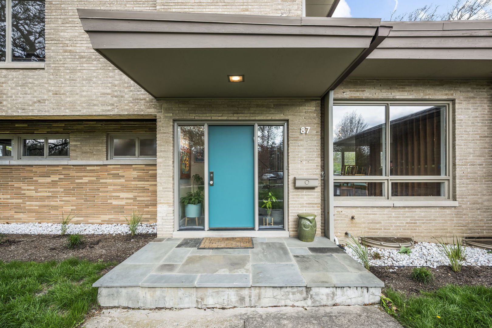 87 Ravinoaks Lane