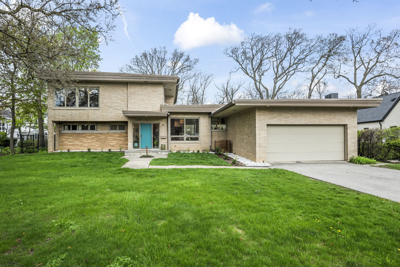 87 Ravinoaks Lane