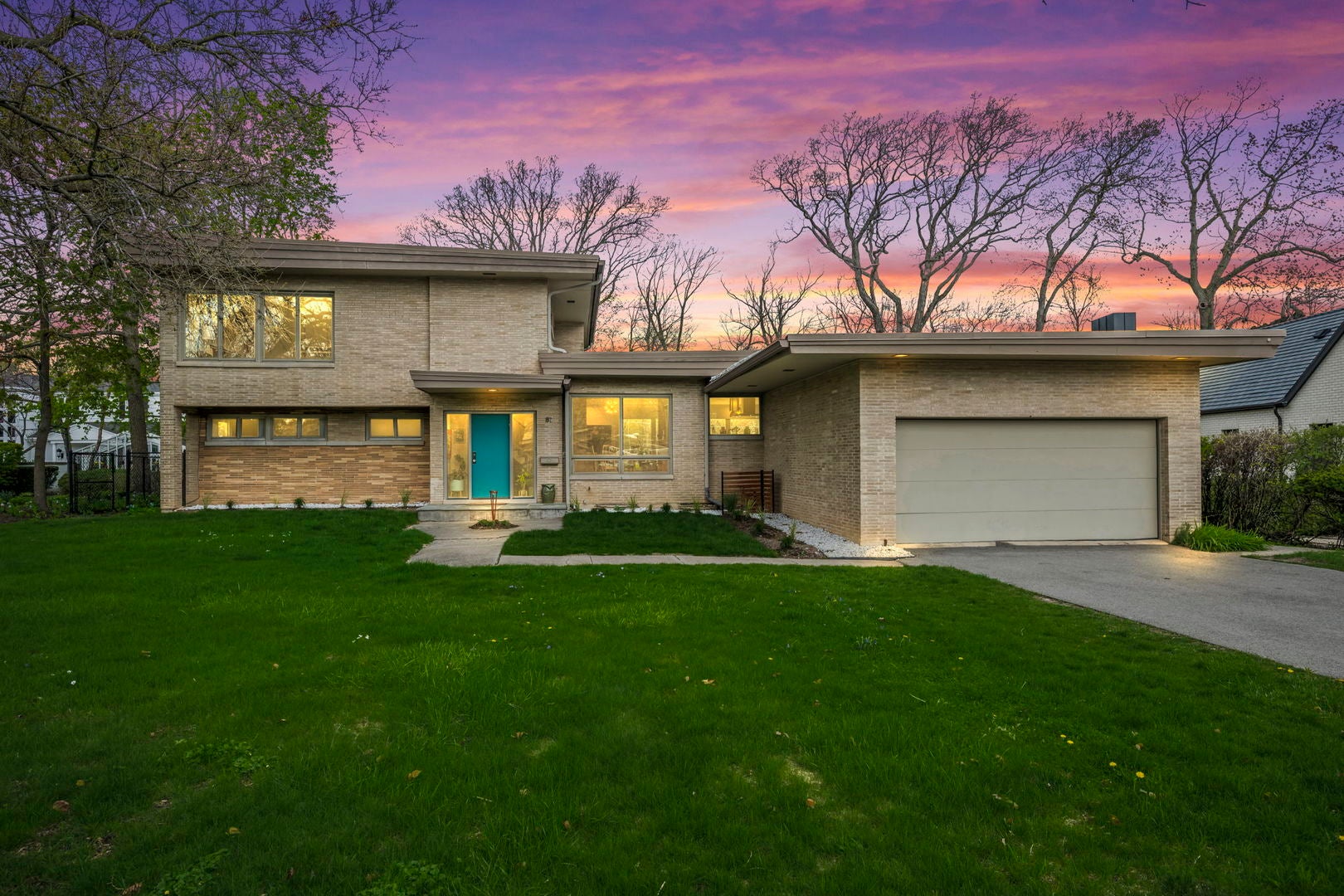 87 Ravinoaks Lane
