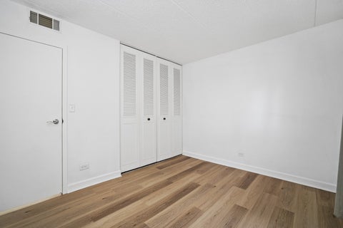 Tiny photo for 3852 S Parkway Drive #1E, Northbrook, IL 60062 (MLS # 12763975)