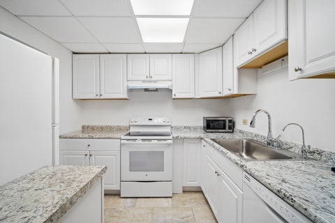 Tiny photo for 3852 S Parkway Drive #1E, Northbrook, IL 60062 (MLS # 12763975)