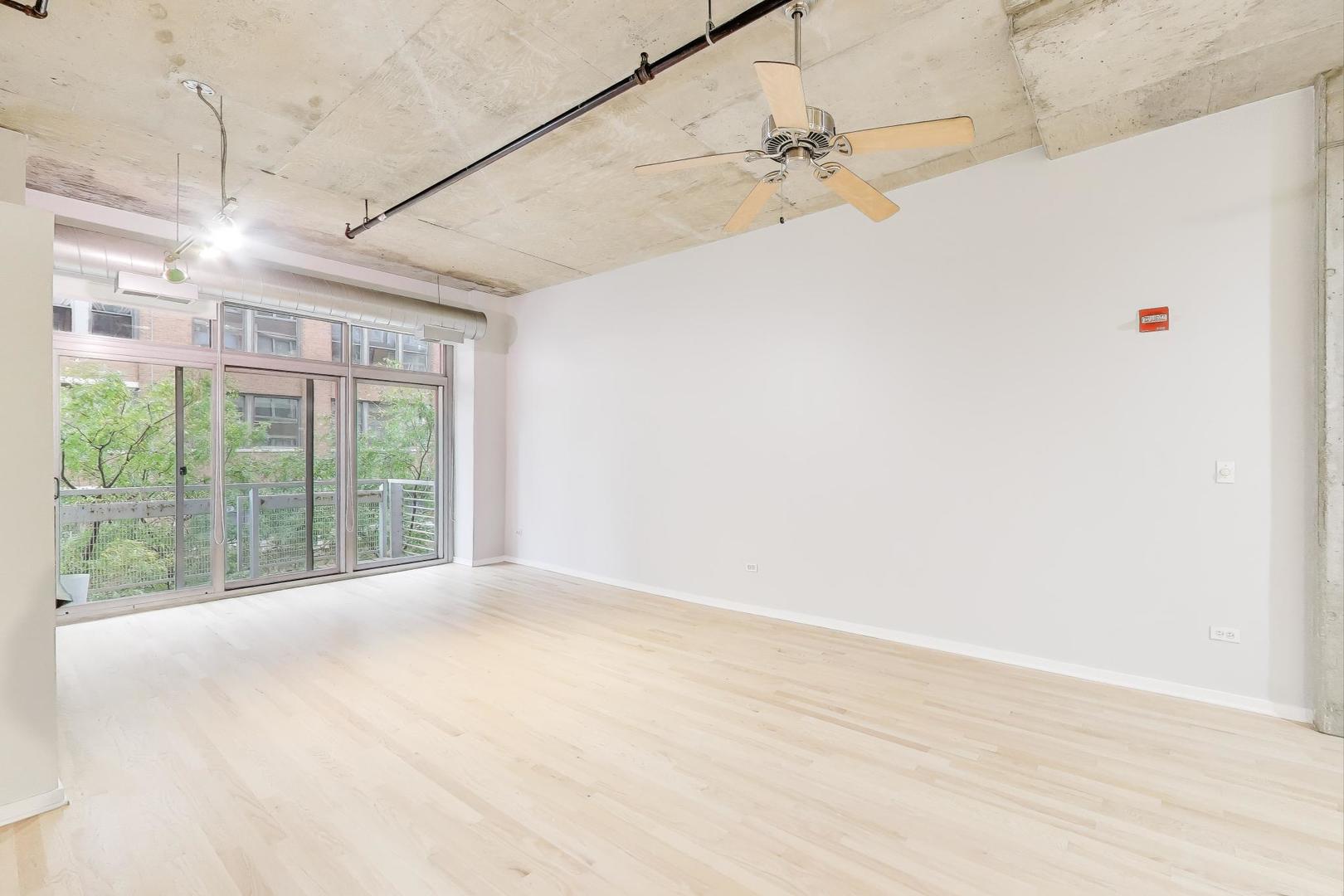 933 W Van Buren Street 304