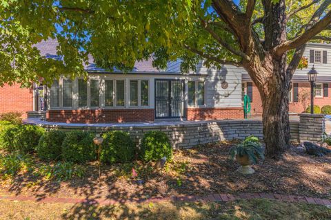 Tiny photo for 2001 Cloud Street, Bloomington, IL 61701 (MLS # 12492002)