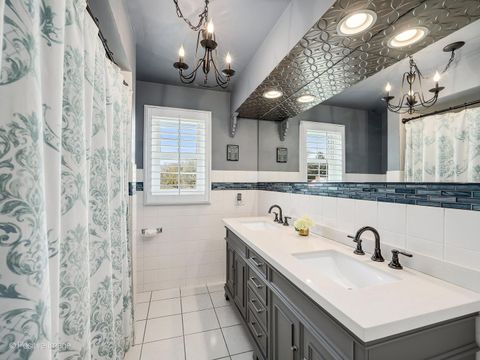 Tiny photo for 8 Larkspur Lane, Clarendon Hills, IL 60514 (MLS # 12617034)