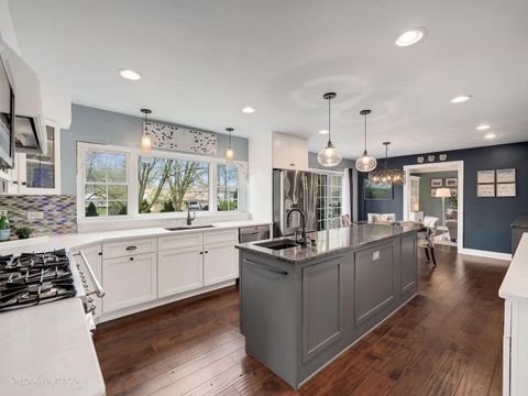 Tiny photo for 8 Larkspur Lane, Clarendon Hills, IL 60514 (MLS # 12617034)