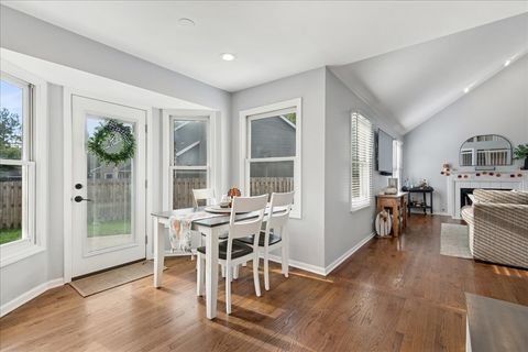 Tiny photo for 2 Daybreak Ridge Trail, Cary, IL 60013 (MLS # 12496783)
