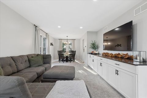 Tiny photo for 2 Daybreak Ridge Trail, Cary, IL 60013 (MLS # 12496783)