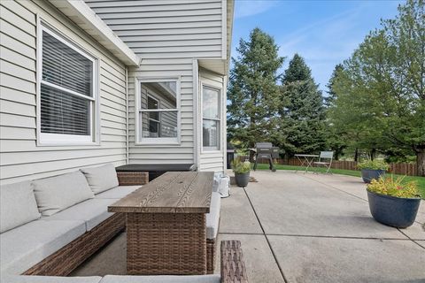 Tiny photo for 2 Daybreak Ridge Trail, Cary, IL 60013 (MLS # 12496783)