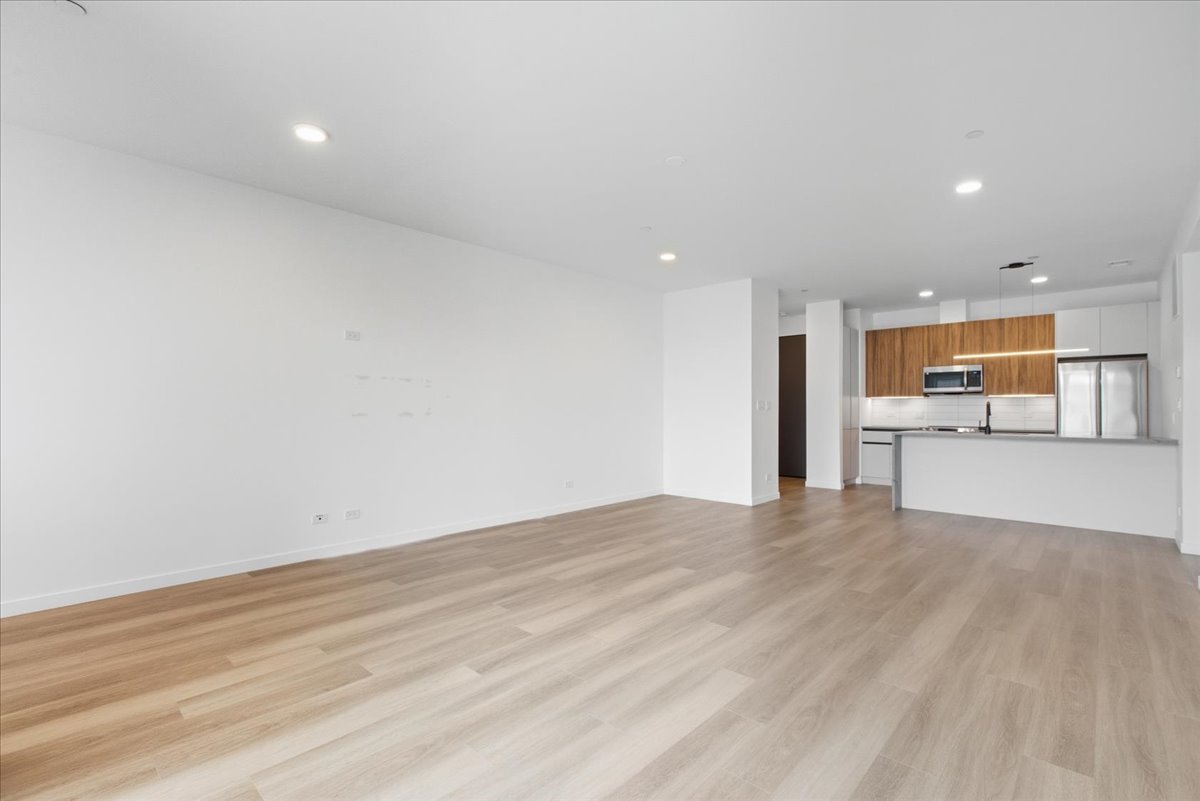 204 S Leavitt Street 302