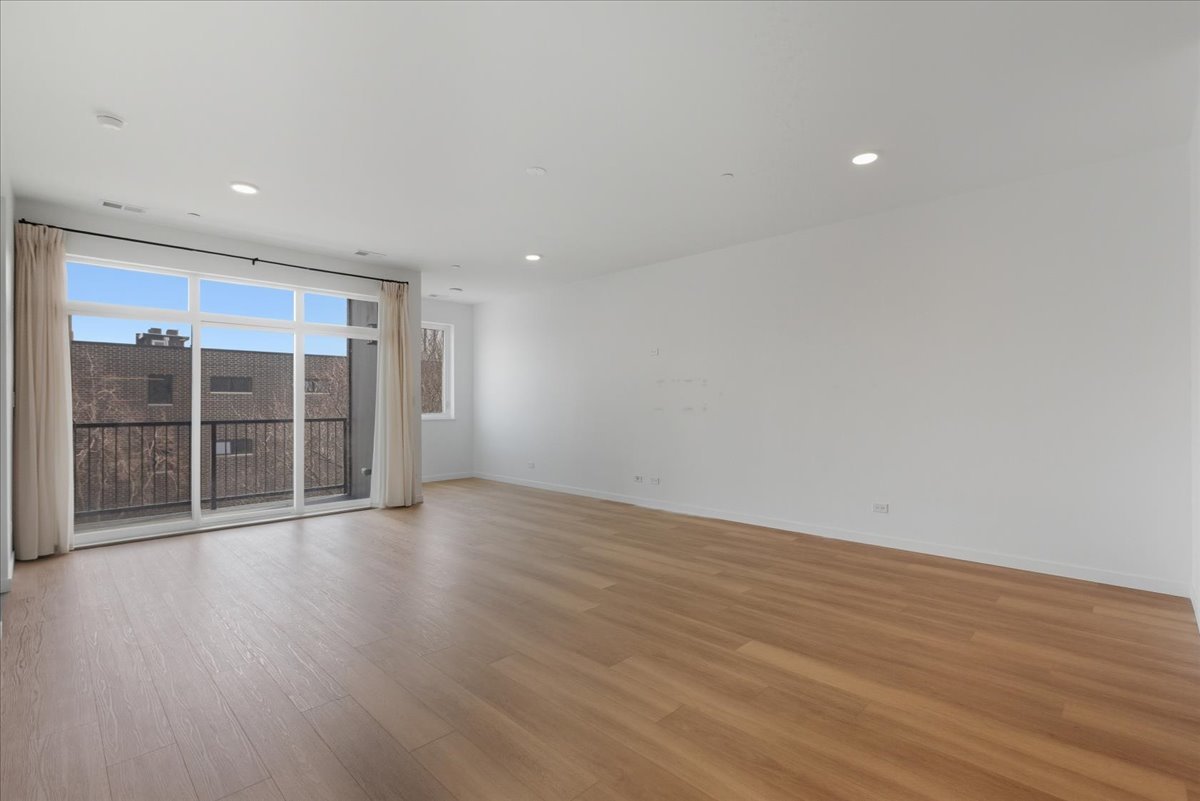 204 S Leavitt Street 302