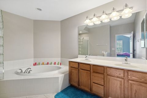 Tiny photo for 325 Sundown Court #B, Wauconda, IL 60084 (MLS # 12497638)