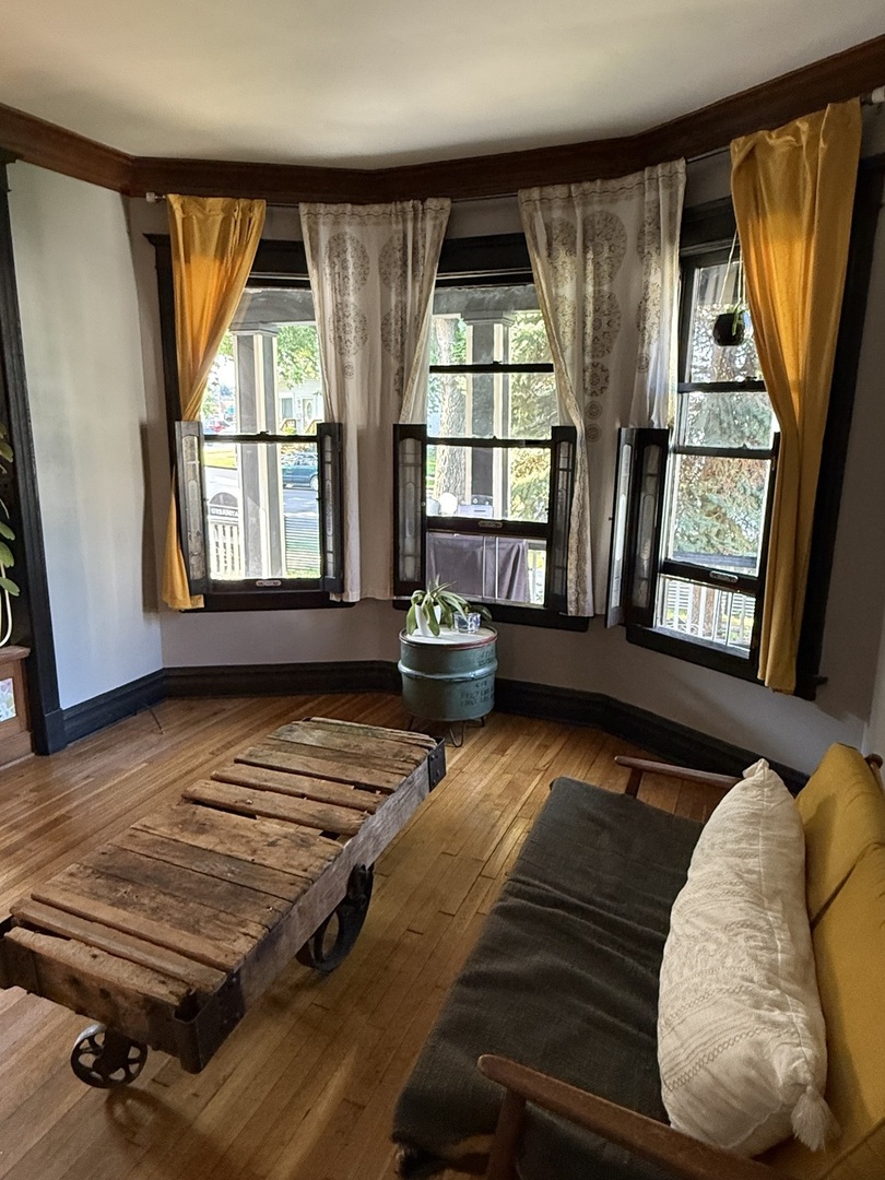 3751 W 63rd Place