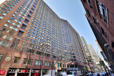 Photo of 211 E Ohio Street #2721, Chicago, IL 60611 (MLS # 12652854)