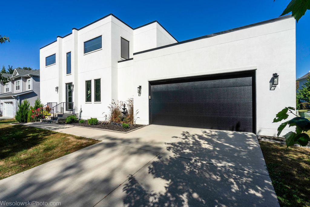 Photo for 3112 Cara Lane, Oak Brook, IL 60523 (MLS # 12481698)