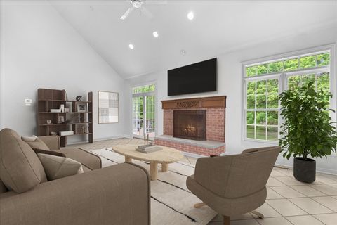 Tiny photo for 850 Evergreen Way, Highland Park, IL 60035 (MLS # 12543671)