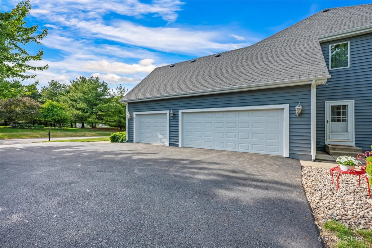 Properties 3 7104 Dove Way