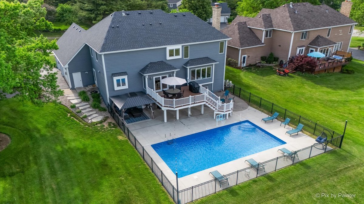 Properties 1 7104 Dove Way